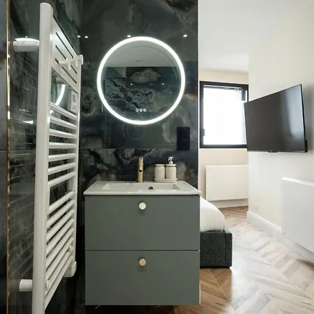 شقة Saphir Design & Whirlpool Bath *